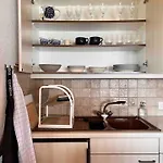 Amazing Views-cozy Retreat-king Bed Apartment