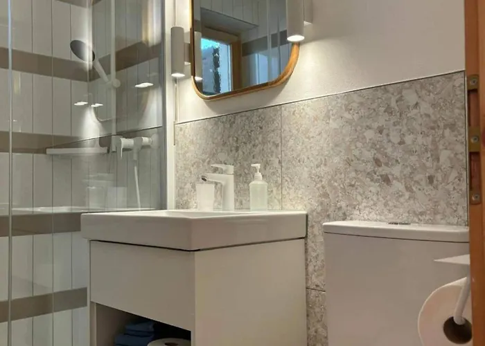 Apartment Amazing Views Cozy Retreat King Bed *